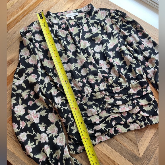 Heartloom Martine Top Size Medium in Black with Beautiful Pink Floral - Picture 15 of 16